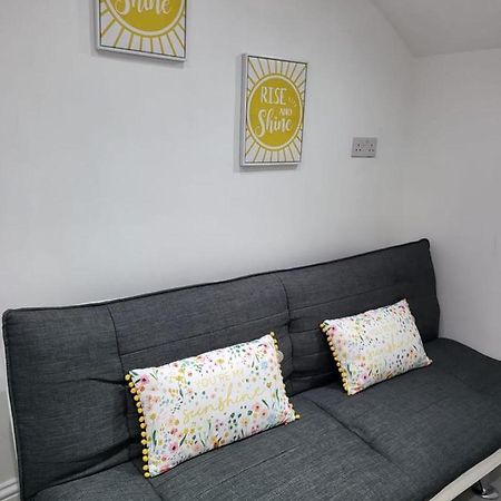 Fancy Basement Flat B Apartment London Exterior photo
