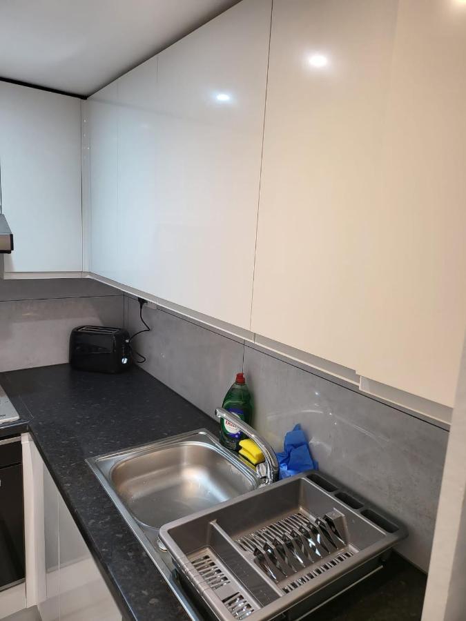 Fancy Basement Flat B Apartment London Exterior photo